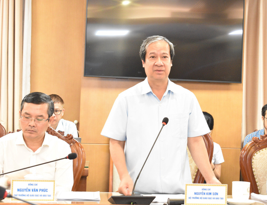 Bộ trưởng Bộ GD&ĐT Nguyễn Kim Sơn phát biểu tại buổi làm việc. nvm-4834.jpg