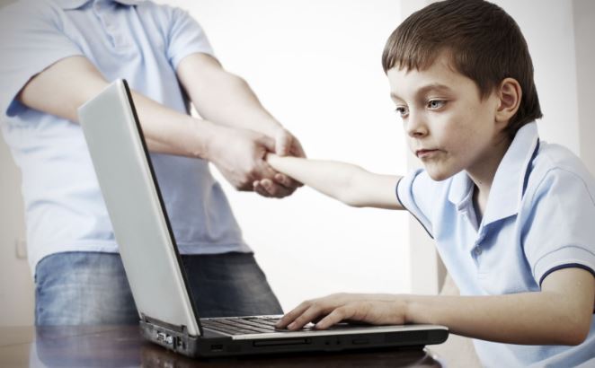 Nâng cao nhận thức để tránh mặt trái Internet