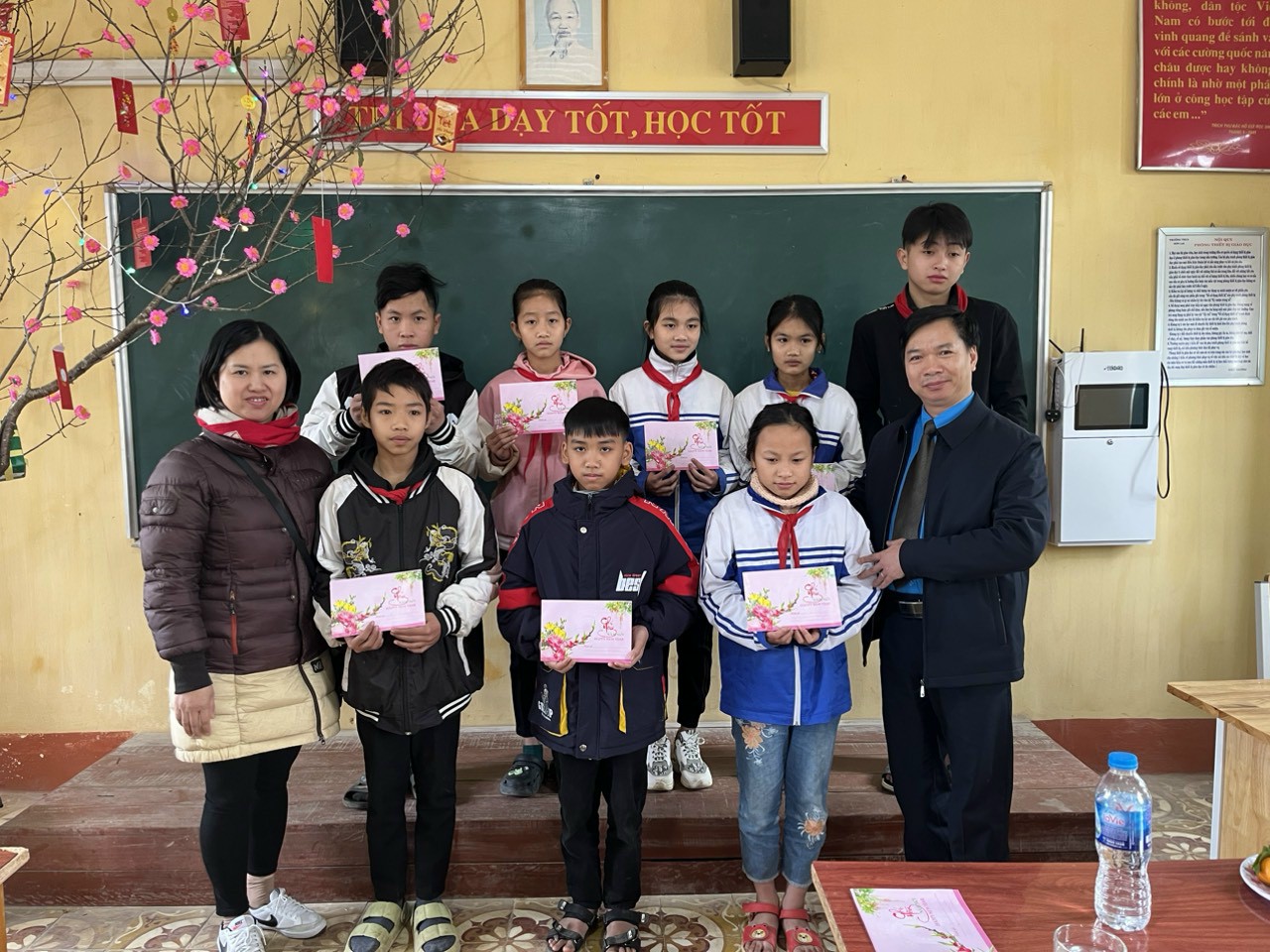 Phát động phong trào thi đua yêu nước năm 2024 và chào mừng kỷ niệm 95 năm Ngày thành lập Công đoàn Việt Nam (28/7/1929 – 28/7/2024)