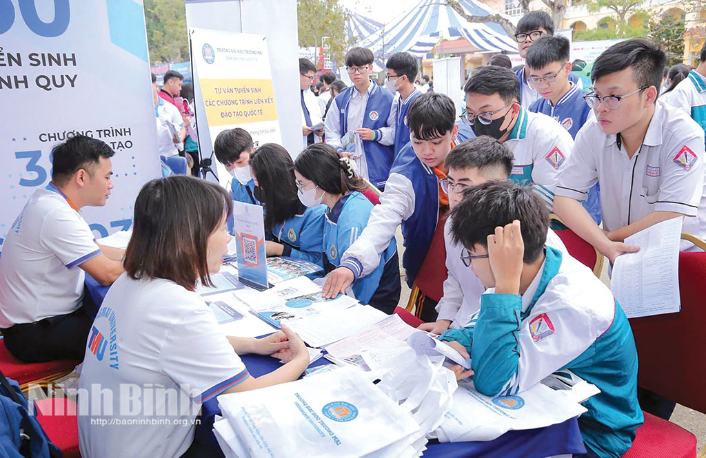 Đồng hành hướng nghiệp cho học sinh sau tốt nghiệp THPT