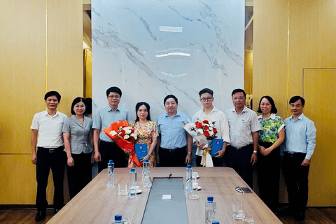 Đồng chí Giám đốc Sở Giáo dục và Đào tạo thăm, động viên học sinh đoạt giải Nhất quốc gia, chuẩn bị tham dự Vòng chung kết thế giới Cuộc thi MOSWC 2025 tại Hoa Kỳ