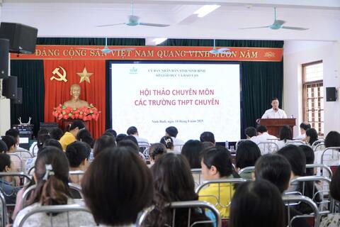 Hội thảo nâng cao chất lượng giáo dục học sinh THPT chuyên tỉnh Ninh Bình