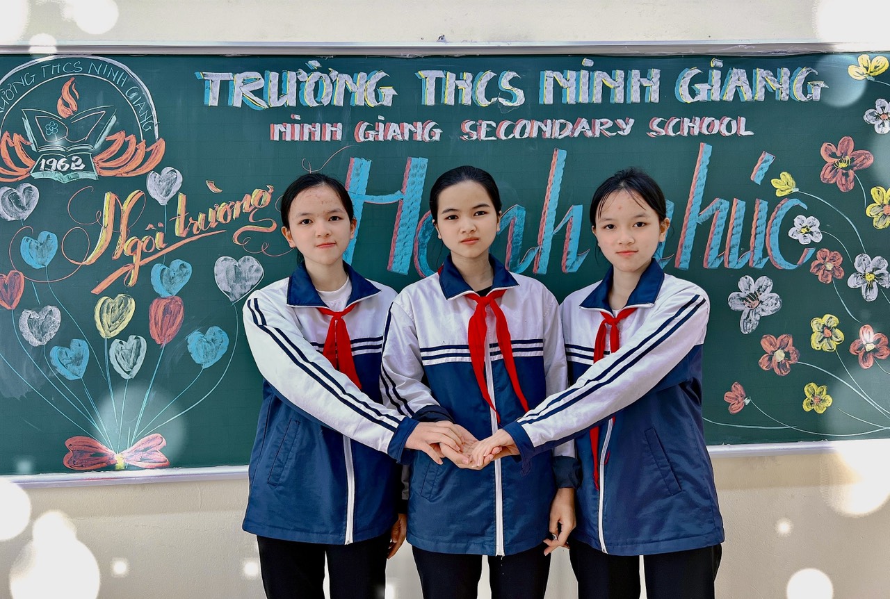 Ba học sinh là chị em sinh ba nỗ lực vượt lên nghịch cảnh