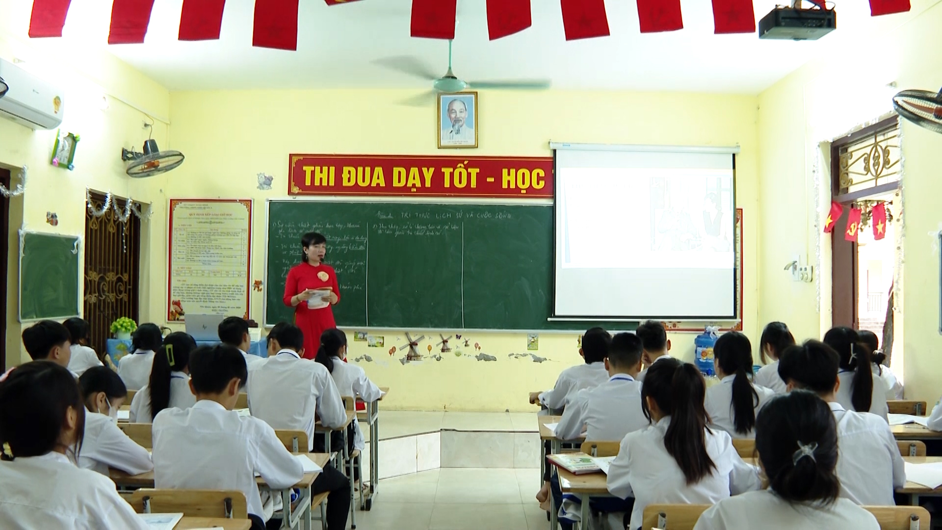 Cô giáo Mường gieo tình yêu với môn lịch sử cho học sinh