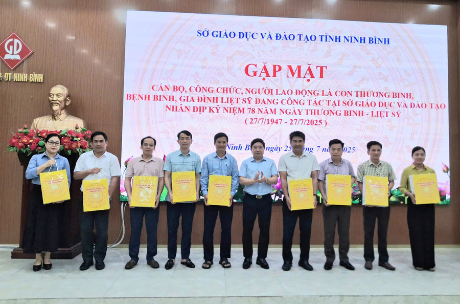 Ninh Bình: Phát huy tinh thần của cha ông trong xây dựng và bảo vệ Tổ quốc