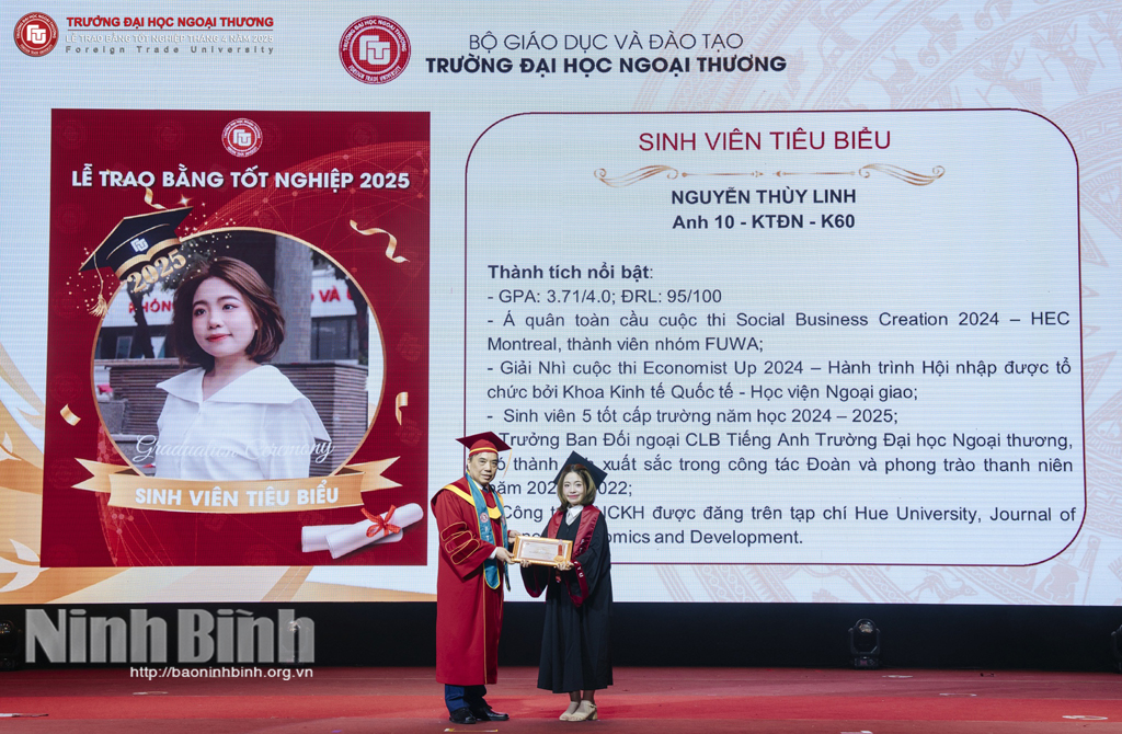 Lộ trình học phù hợp giúp nữ sinh tốt nghiệp sớm Đại học Ngoại thương loại Xuất sắc