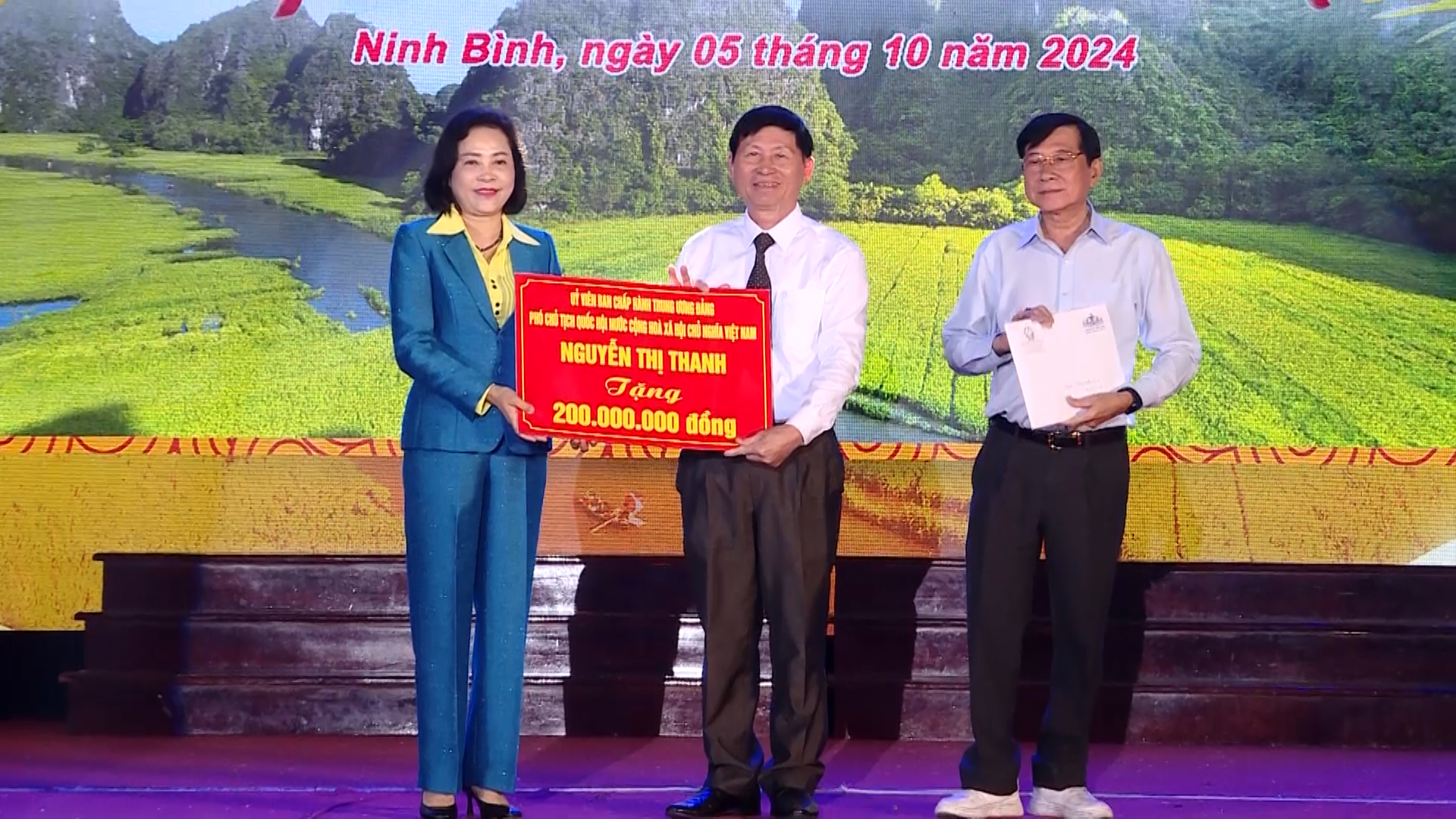 Trao thưởng Quỹ Khuyến học, khuyến tài Vũ Duy Thanh