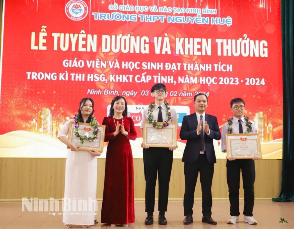Trường THPT Nguyễn Huệ, điểm sáng của ngành Giáo dục tỉnh Ninh Bình