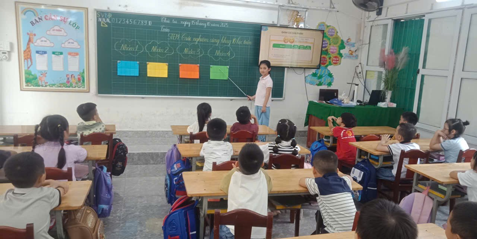 Bài học STEM – trải nghiệm cùng khay 10 học toán lớp 1C, Trường Tiểu học Xuân Trung