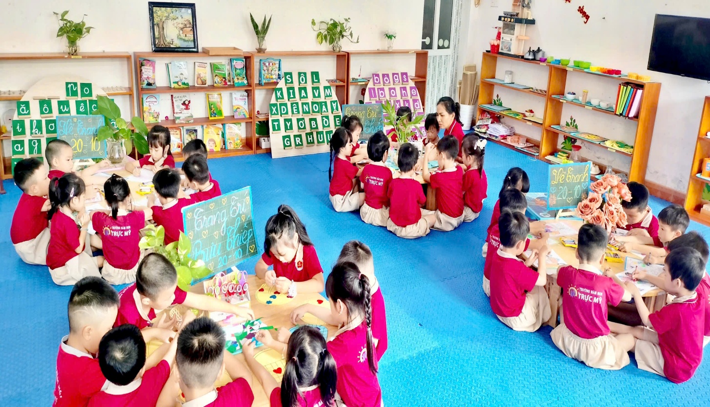 Cô và trò Trường Mầm non Trực Mỹ tổ chức hoạt động trải nghiệm chào mừng ngày Phụ nữ Việt Nam 20/10