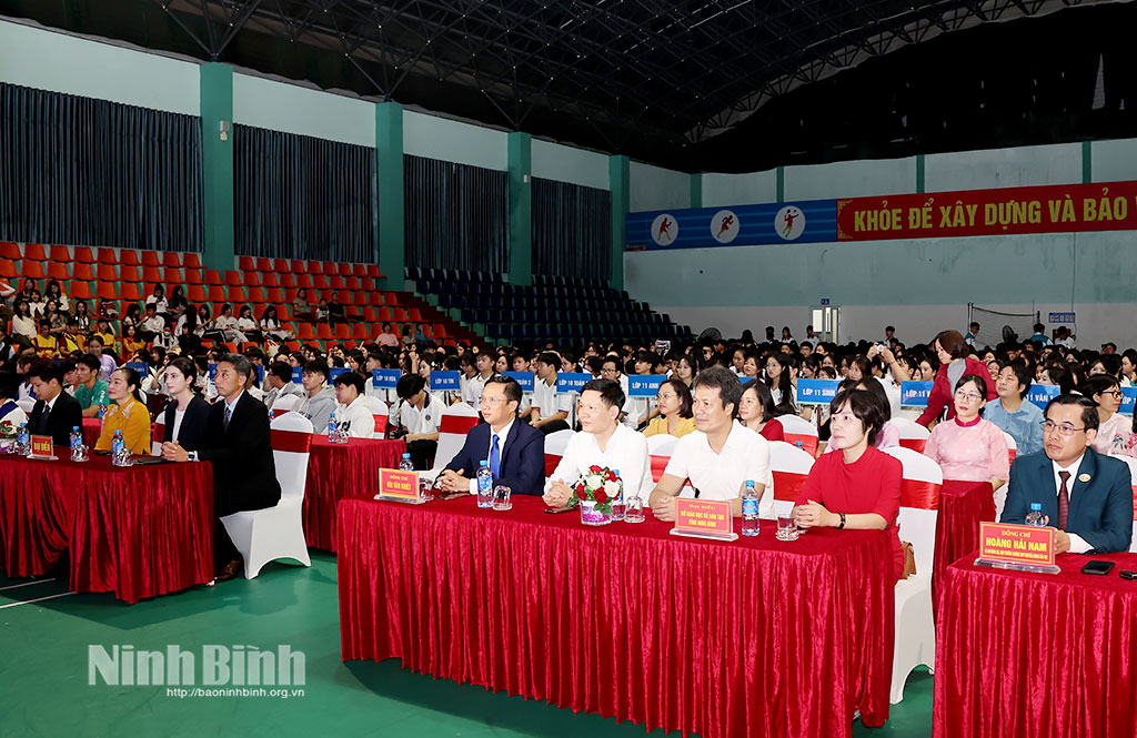 Giao lưu văn hóa giữa học sinh Trường THPT chuyên Lương Văn Tụy và học sinh THPT thành phố Saiki, Nhật Bản