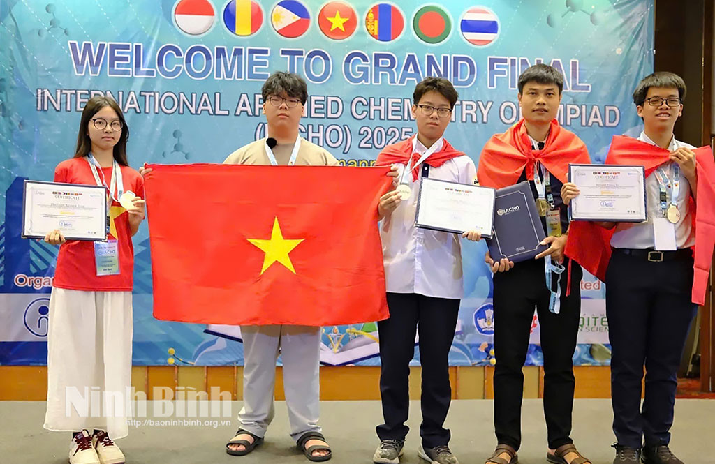 Học sinh Trường THPT chuyên Lê Hồng Phong đoạt Huy chương Vàng Olympic Hóa học ứng dụng quốc tế 2025