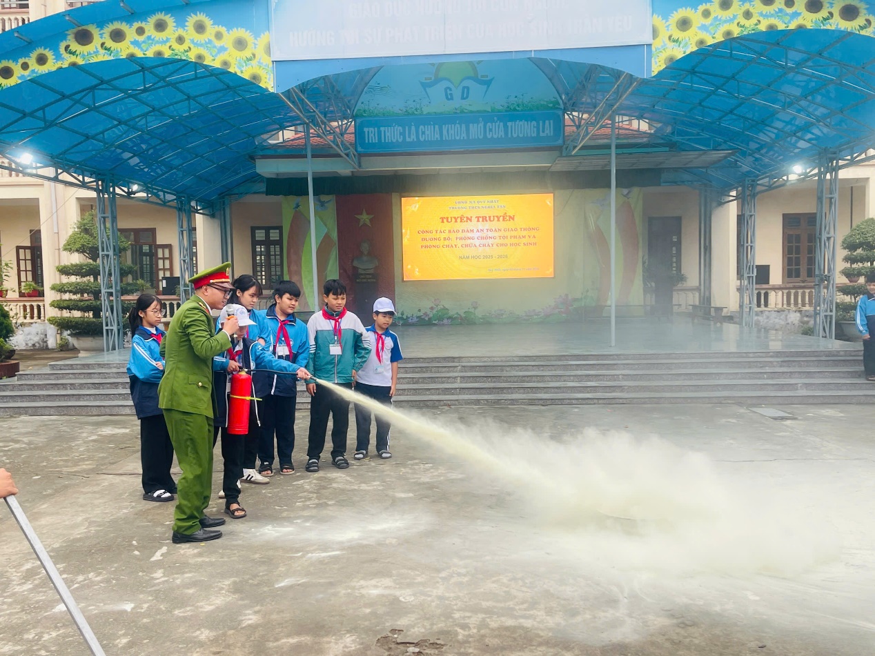 Trường THCS Nghĩa Tân: Nâng cao ý thức, trang bị kỹ năng – chung tay xây dựng học đường an toàn toàn diện