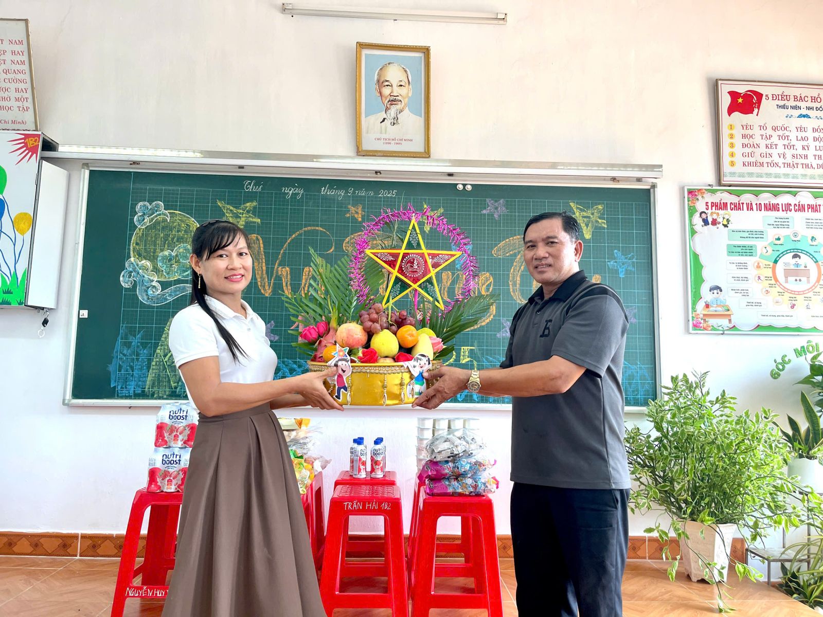 Trường Tiểu học Hồng Thuận Tổ chức hoạt động “Vui Tết Trung thu” cho học sinh