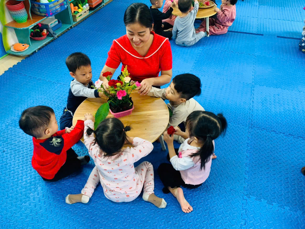 Hoạt động trải nghiệm “Chào mừng ngày Nhà giáo Việt Nam 20/11” tại Trường Mầm non Xuân Bắc