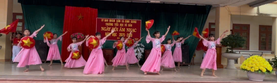 Ngày Hội âm nhạc và chuỗi hoạt động Kỷ niệm 43 năm ngày Nhà giáo Việt Nam (20/11/1982 – 20/11/2025) tại Trường Tiểu học Vũ Bản