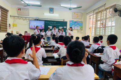 Đổi mới phương pháp dạy Tiếng Anh Tiểu học qua sinh hoạt chuyên môn