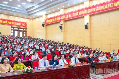 Gia Viễn: Tuyên dương, khen thưởng thành tích học sinh giỏi năm học 2024-2025