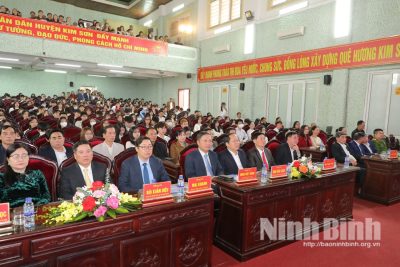 Kim Sơn tuyên dương, khen thưởng học sinh trúng tuyển các trường đại học, học viện và đỗ thủ khoa vào trường THPT năm 2023