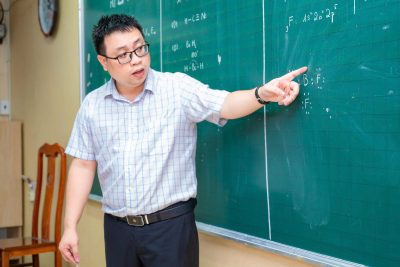 Người thầy “ươm mầm” những tài năng hóa học